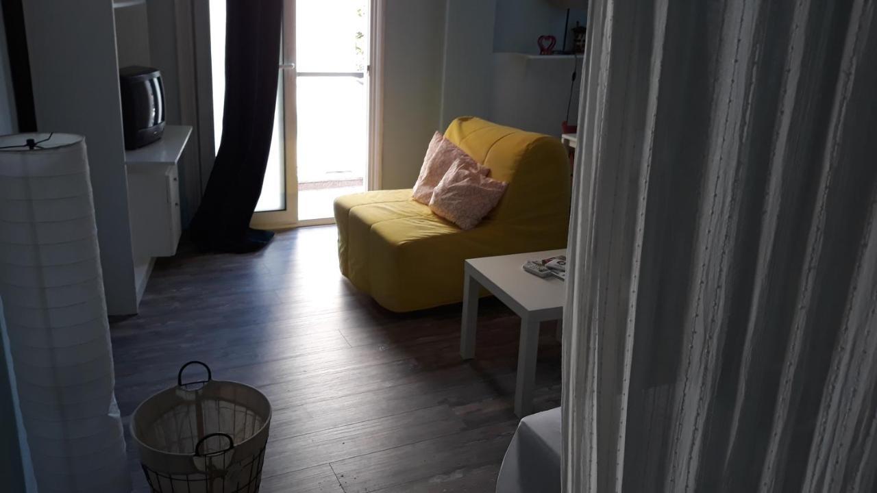 Romantically allured studio next to the center Salonicco Esterno foto
